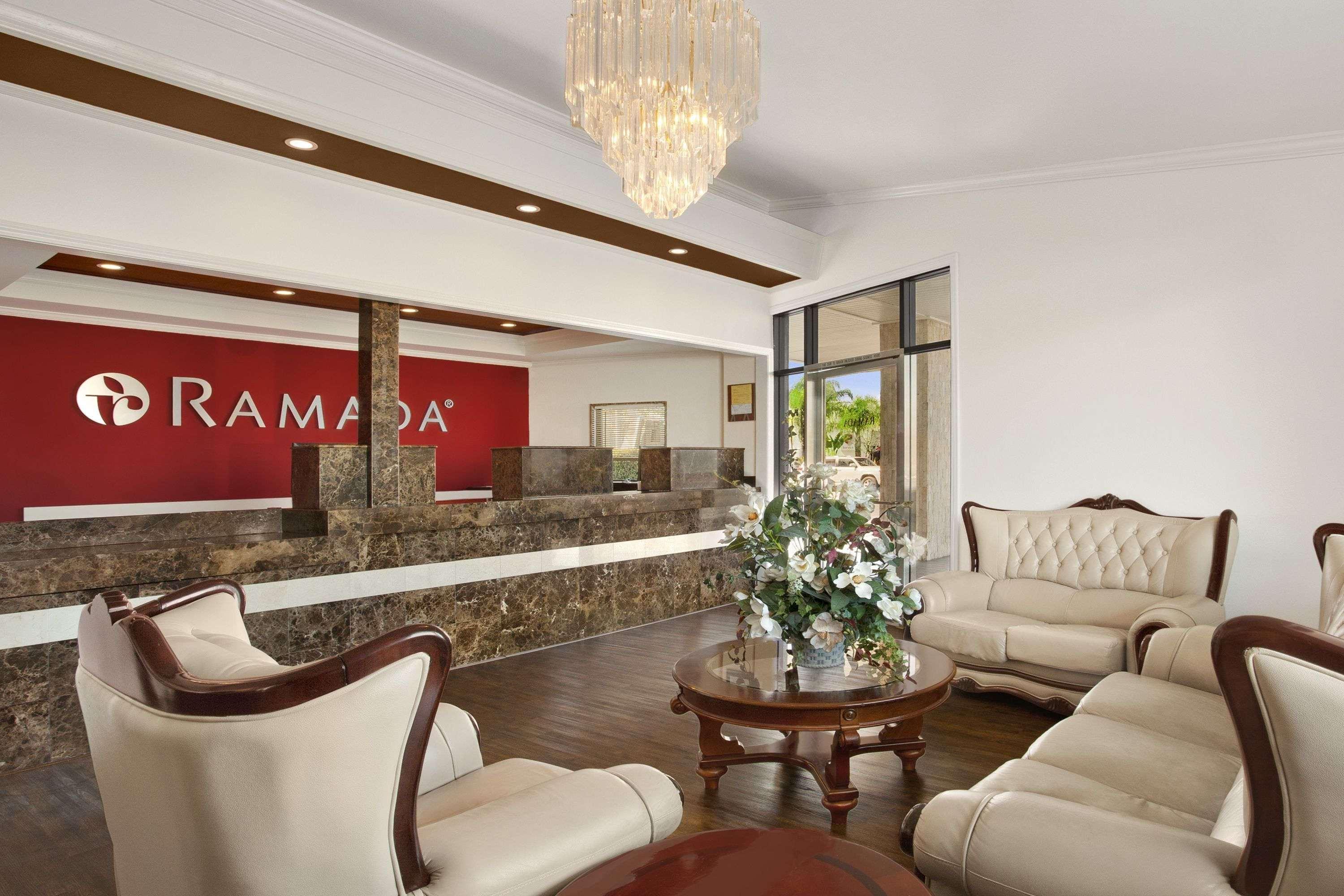 Ramada By Wyndham Torrance Hotel Esterno foto